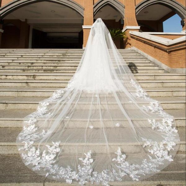 Véias de noivas 4 metros de 4 metros de marfim branca Catedral Mantilla Casamento de renda longa véu com acessórios de pente Noiva