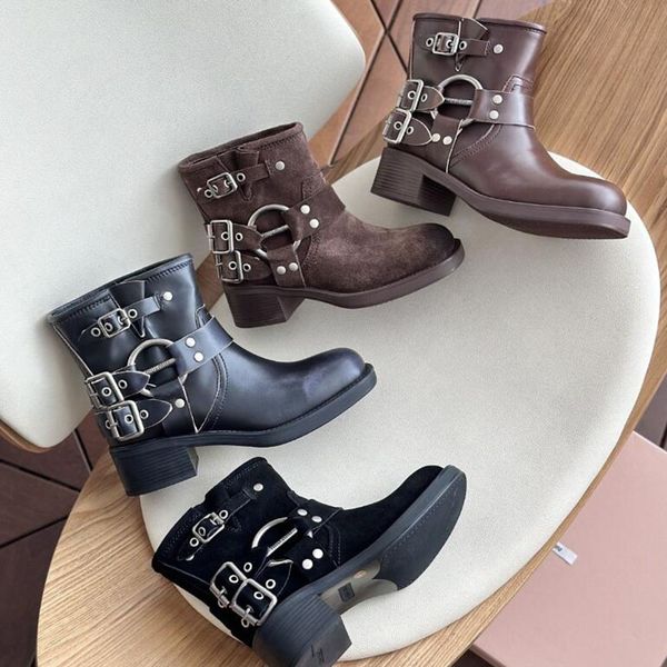 Miui Buckle Chunky Belt Bott Boot feminino martelado CHIDE CHIDE BIKER MEDIO CABILIDADE CABILIDADE VINTAGEM BOOTIES Ocidentais Black Brown Top Designer Sapatos de grife