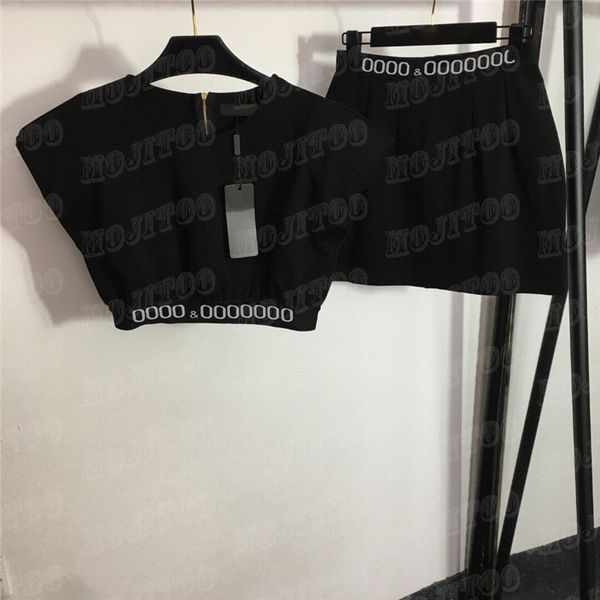 Kırpılmış Üstler Etekler Kadınlar Giyinlik İki Parçalı Setler Mektuplar Dokça Kısa Etek Tişörtleri Omuz Pedleri