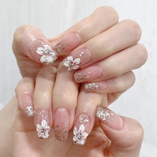 Unghie finte indossabili con fiori di camelia naturale vintage flash burst di media lunghezza toppe speciali per nail art per ragazze dolci