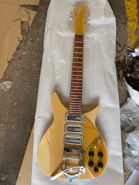 325 E-Gitarre aus massivem Holz, Gold, Spitzhacke, Schild, großes Vibrato, transparentes Gelb