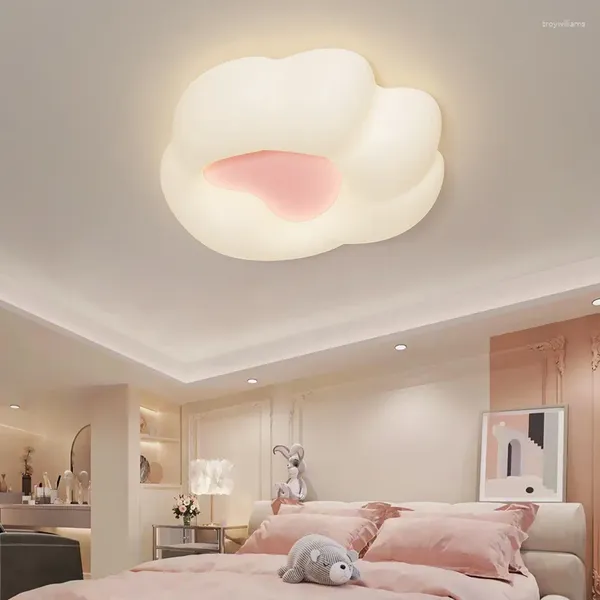 Luzes de teto Modern Minimalist Internet Celebrity Cloud Girl Room Warm Bear Claw Luz do quarto principal infantil