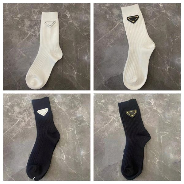 Tasarımcı Lüks P Socks Klasik harf üçgen moda demir standart sonbahar ve kış saf pamuklu yüksek tüp çorap