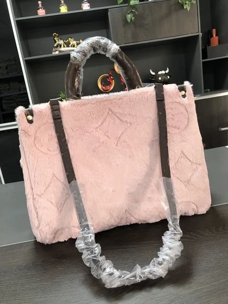 Lüks çantalar üzerinde mm kış tote çanta tasarımcısı işlemeli çantalar lambwool pamuk yastıklı naylon crossbody çanta lüks kabarık