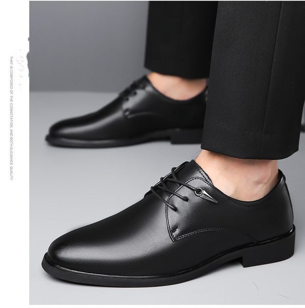 Sapatos de vestido de couro genuíno Business Oxfords Casual for Man for Male Gentle Designer Shoes Slip-On Black Shoe Factory Item B3859