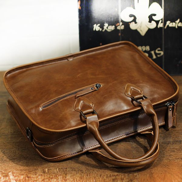 Borda de pasta Xiao P Crazy Horse PU Couro Putrince Bandcene Men Vintage 13 polegadas Big mochila de laptop Moda Brown Messenger Bag Man 230407