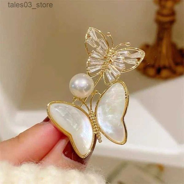 Pins Broches Natural Shell Twin Zircon Butterfly Breast Pin Natural Freshwater Round Pearl Broche Feminino Vintage High Grade Terno Pin Presente Q231107