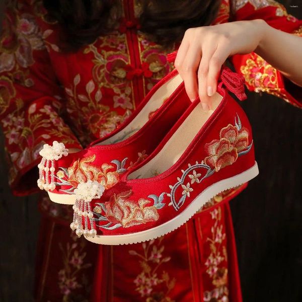 Sapatos de vestido de salto alto bordado aumentando dança nupcial verão mulher 2023 estilo chinês mulheres yangge chique elegante branco hanfu