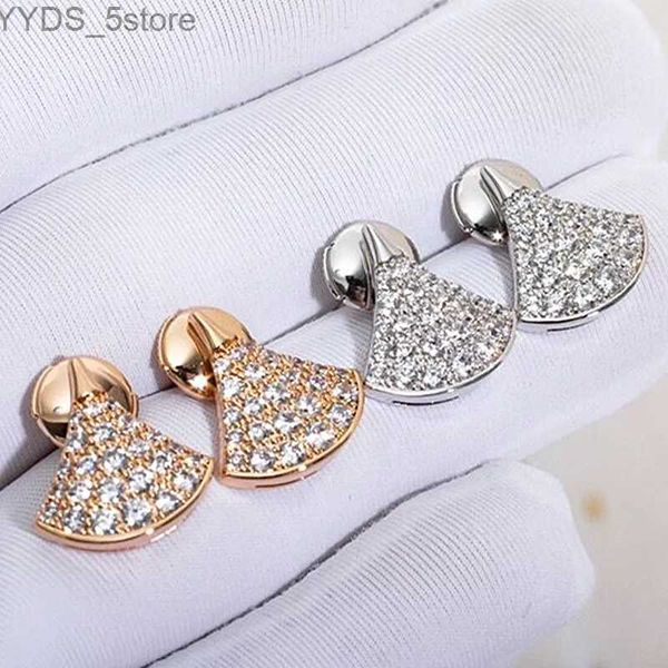 Stud 2023 Novo 925 Sterling Silver Pequena Saia Orelha Pins Mulheres Doce Moda Refinada Versátil Marca Jóias Presente de Festa YQ231107