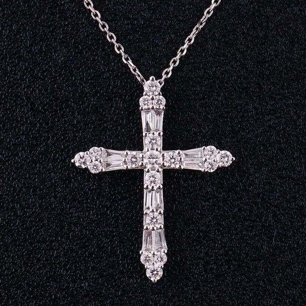 Trendige Jesus-Kreuzform-Diamant-Anfangsanhänger-Halskette mit echtem Gold-zertifiziertem Schmuck