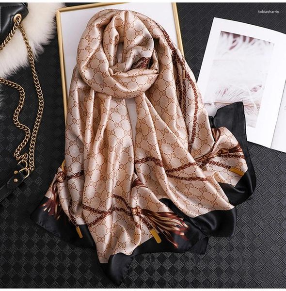 Schals Mode Frauen Schal Gestreiften Brief Drucken Hijab Seide Schal Schals Foulard Kopf Wraps Sonnenschutz Strand Handtuch