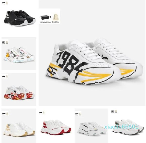 Designer With Box Shoes Famous Design Men Daymaster Sneakers Scarpe Pelle di vitello Nappa Pelle Bianco Nero Cool Graffiti Gomma super flessibile S Yo