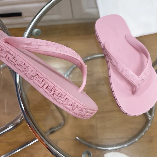 terlik kaydırıcıları kadın sandaletler ünlü tasarımcı kilitliyor düz katır slayt sandalet yaz sallama daireler katırları patent deri nakış sandalları 0401