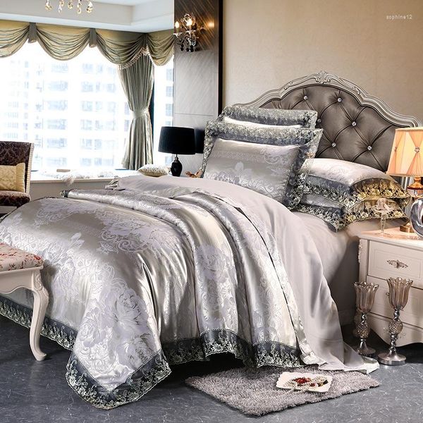 Set di biancheria da letto Set per la casa in stile europeo di lusso Copripiumino jacquard Biancheria da letto in pizzo Decorazione di nozze Lenzuolo piatto dorato