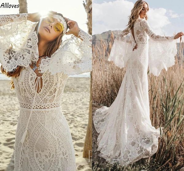 Hippie Gypsy Beach Boho Abito da sposa a sirena con maniche a campana Sexy scollo a V scollato Abiti da sposa in pizzo Destinazione Fuga d'amore Rustico Country Robes de Mariee AL9261