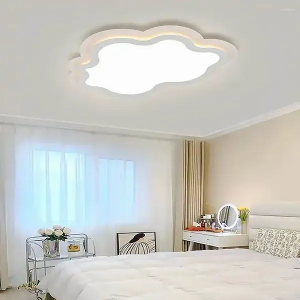 Plafoniere a forma di nuvola bianca moderna a spettro completo 45W 60W luce continua per la lampada decorativa del balcone del corridoio della camera da letto