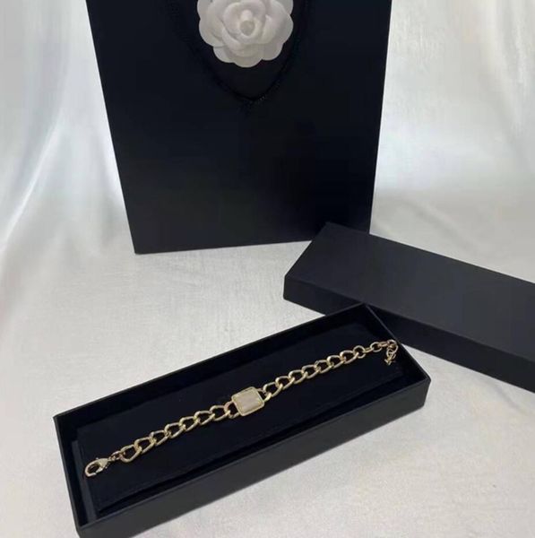 Bracciale con ciondolo classico Designer Doppia lettera Bracciale con perle a due piani in cristallo Braccialetti di moda per gioielli da donna in argento 925 di alta qualità