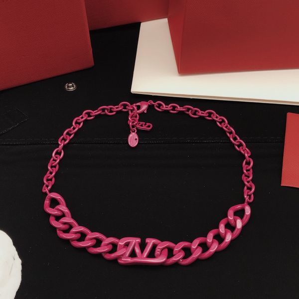 Valentinoity Mulher Marca Pingente Colares V Designer de Cartas Pearl Moda de Luxo Vlogo Chain Colar Jóias de Metal Mulheres Colares de Trendidade