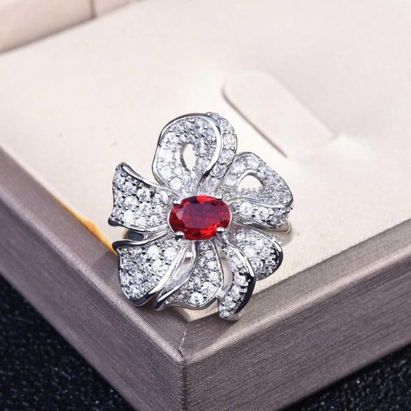Ringos de cluster QFashion Fashion Flower Crystal Finger Ring Women Women Red Zircon Stone Silver Color 2023 Jóias femininas de tendência de casamento