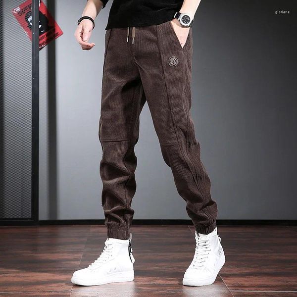 Pantaloni da uomo Marrone Tendenza casual di leggings larghi 2023 Stagione autunnale e invernale Uomini a quadri giovanili ovunque