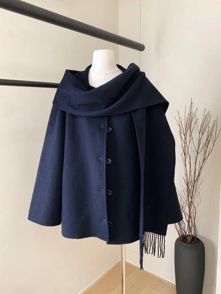 Trench da donna Pullover casual autunno e inverno alla moda Mantello tutto abbinato Cappotto di lana blu scuro dotato di sciarpa Mantella