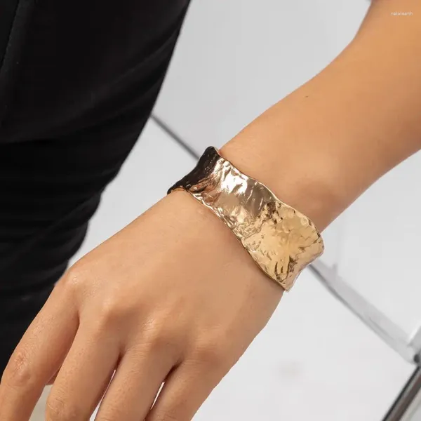 Женский браслет, широкие браслеты-манжеты, браслеты в стиле ретро, нерегулярные металлические отверстия, браслет на плечо, Европа, Американский темперамент