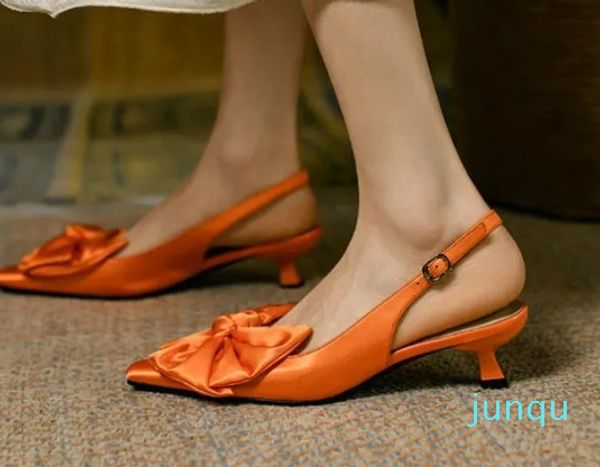 Orange-schwarze Satin-Slingbacks, Sommer-Pumps, Blumen-Maus-Absatz