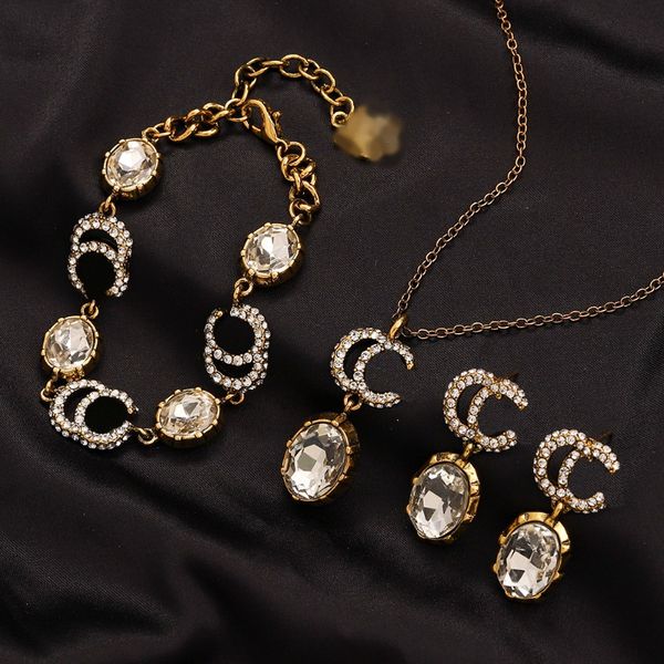 Küpe Tasarımcı Kolye Bilezik Küpe Takı Seti Vintage Gold Romantik Monogram Siyah Kırmızı Beyaz Kristal Rhinestone Moda Aile Çift Hediyeler Barkly