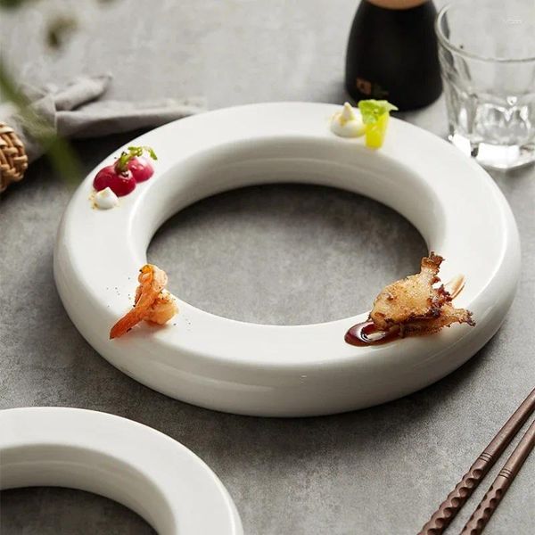 Pratos Dim Sum Placa de Sushi Personalidade Branco Círculo Em Forma de Cerâmica Talheres de Cozinha El Restaurante Pratos de Concepção Artística