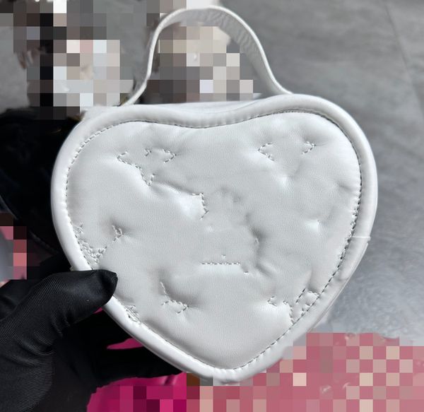 Mini borsa piccola a forma di cuore Comoda borsa a tracolla con catena per portamonete alla moda Borsa a tracolla a tracolla all'ingrosso