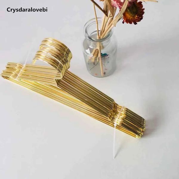 Cabides prateleiras 30/40cm Gold/Rose Gold Metal Circher com ranhuras de cabide forte cabide de casaco Filhos/adultos cabide 230408