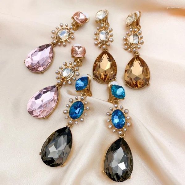Orecchini a bottone Accessori vintage europei e americani Fanno vecchio mix di perle di cristallo abbinate a un piercing femminile