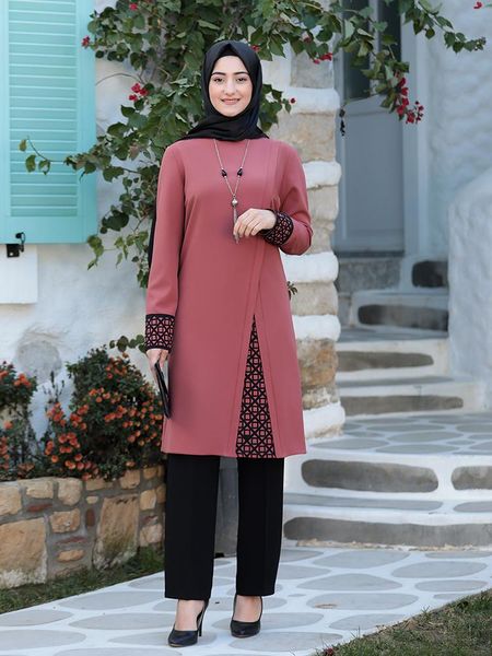 Roupas étnicas Mulheres Hijab Suit de calças pretas Combinação de túnica estampada Estação muçulmana islâmica feita na Turquia de alta qualidade crepe