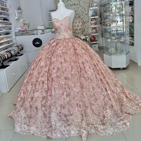 2024 Розовые платья Quinceanera с открытыми плечами, блестящие вечерние платья с бисером, торжественное изысканное платье с хрустальными бусинами, Vestidos De 15