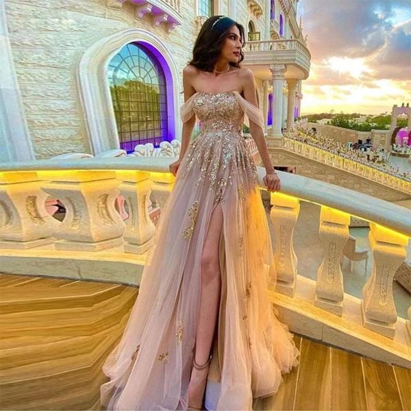 Abiti da festa A-Line Tulle Prom Sexy Off spalla Applique in pizzo oro Fessura Abiti da sera Vestidos De Mujer Elegantes Para Fiesta 2023