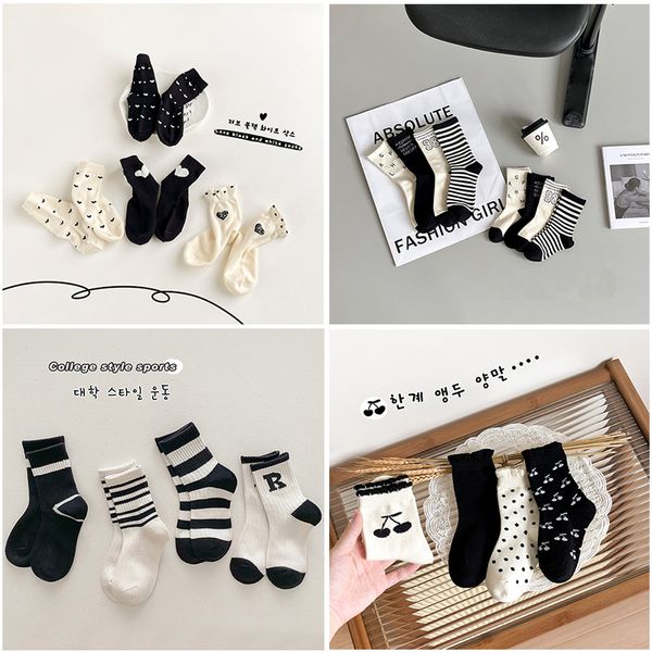 Design Wave Point Kleinkinder Hohe Qualität Neue Jungen Mädchen Mode Große Kinder Atmungsaktive Baumwollsocken Jugend Schwarz-weiß Gestreifte Kinder Mid-Tube Socken