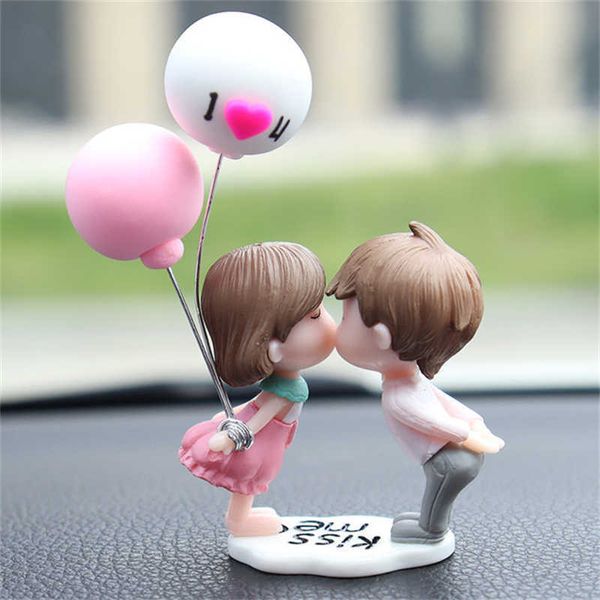 Decorazioni Decorazione per auto Simpatico cartone animato Coppie Action Figure Figurine Palloncino Ornamento Interni auto Cruscotto Accessorio per ragazze Regali AA230407