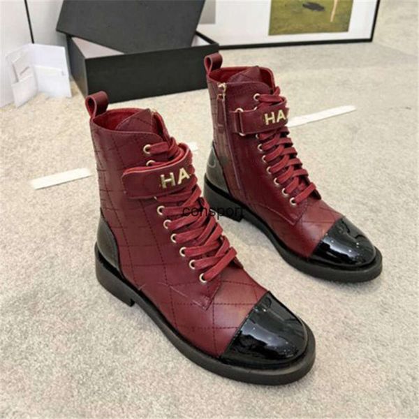 Designers Botas Top Quality Sapatos Casuais Luxo 2023 Channellies Moda Mulheres Retro Decoração Inverno Quente Neve Não Slip Alto Salto Martin Knight Tassel Meias