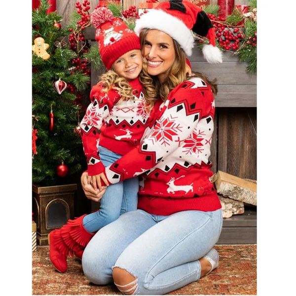 Tenues assorties pour la famille Vêtements assortis maman et fille Pull en tricot à manches longues et col rond Pulls de famille de Noël Hauts pull doux et chauds 231107