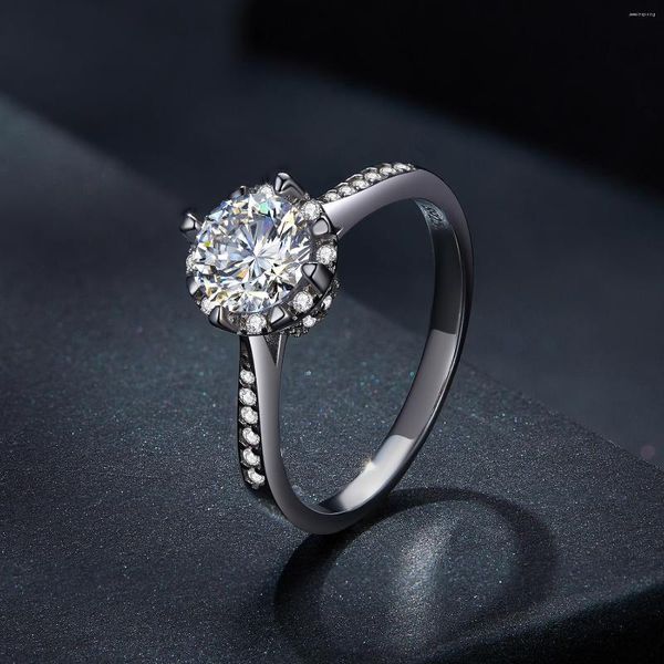 Кластерные кольца 1.0ct Mosanite Ring Кольцо Женская D Color VVS1 EX Round Cut 925 Серебряное серебро элегантное обручальное обручение свадебные украшения
