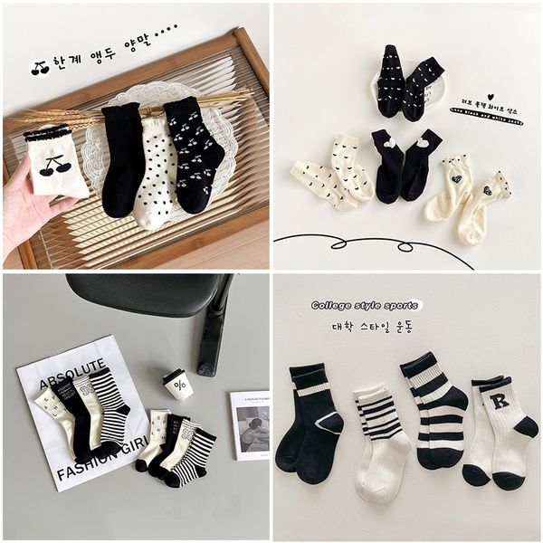 Designer Design Wave Point Kleinkinder Baby Hohe Qualität Neue Jungen Mädchen Große Kinder Atmungsaktive Baumwollsocken Jugend Schwarz-weiß Gestreifte Kinder Mittelrohrsocken