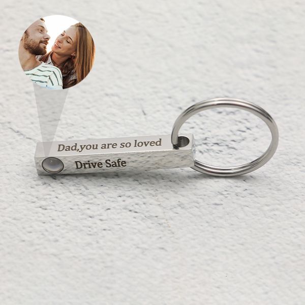 Teclados projeção projeção de barras de barras de barras personalizadas de personalidade personalizada Drive Keyring Nome personalizado Texto Presente para homens e mulheres Jóias 230408