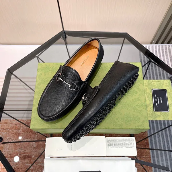 G20Model Neue Männer Designer-Lehre Moccasins Schuhe echte Lederschuhe Fashion Männer auf Fahrtschuhe Sommerstil für Männer Größe 38-46