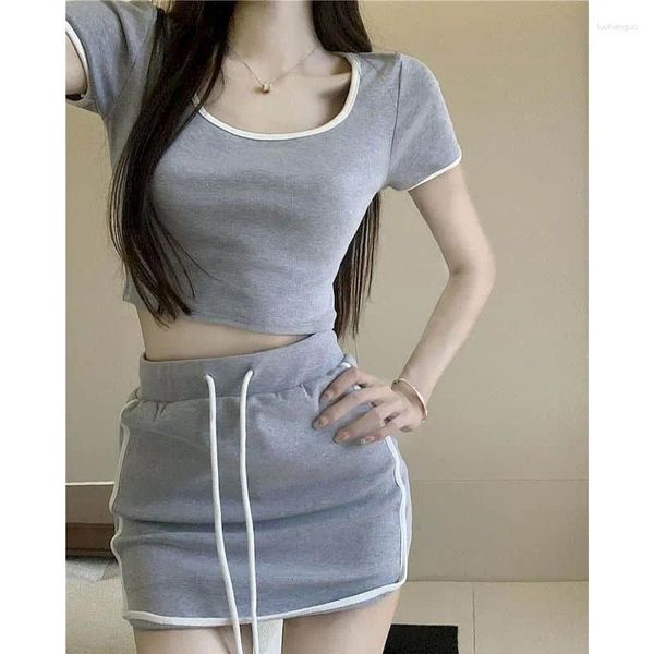 Vestidos de trabalho Conjuntos de duas peças Mulheres Roupas Casuais Vestido de Verão Estilo Coreano Desportivo Apertado Manga Curta T-shirt e A-Line Hip Wrap Saia