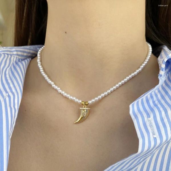 Collane con ciondolo Corno di bue Intarsio di zirconi Collana di perle imitazione per donna Collare Chiusura in acciaio inossidabile Colore oro