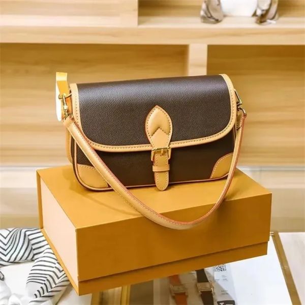 M45985 Borsa a cartella Diane con logo Borse a tracolla nere Classic Vintage Cross Body borsa baguette a conchiglia borse a tracolla designer donna Metallo