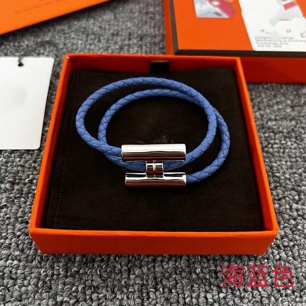 Bracciale da donna con doppio cerchio di nuova concezione, acciaio al titanio 18 carati, lettera nera, fibbia classica, braccialetti in corda di cuoio, gioielli di design