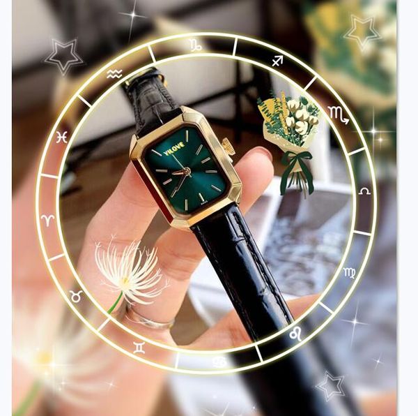 Preço Premium Relógio da Moda Feminino Preto Verde Pulseira de Couro Pulseira Relógio Movimento de Quartzo Negócios Lazer Pequeno Quadrado Três Pinos Todos os Relógios do Crime Presentes