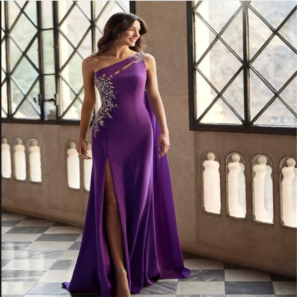 Luxuriöses Chiffon-Abendkleid im Meerjungfrau-Stil mit Umhang, ärmellos, elegant, seitlich geschlitzt, hübsche, perlenbesetzte Damen-Abschlussball-formale Partykleider in Lila