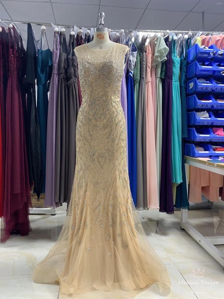 Parti elbiseleri güzel ışık tanrı güzellik gece elbisesi 2023 Farklı renk Luckgirls Pleated boncuklu kolsuz özelleştirilebilir moda moncini